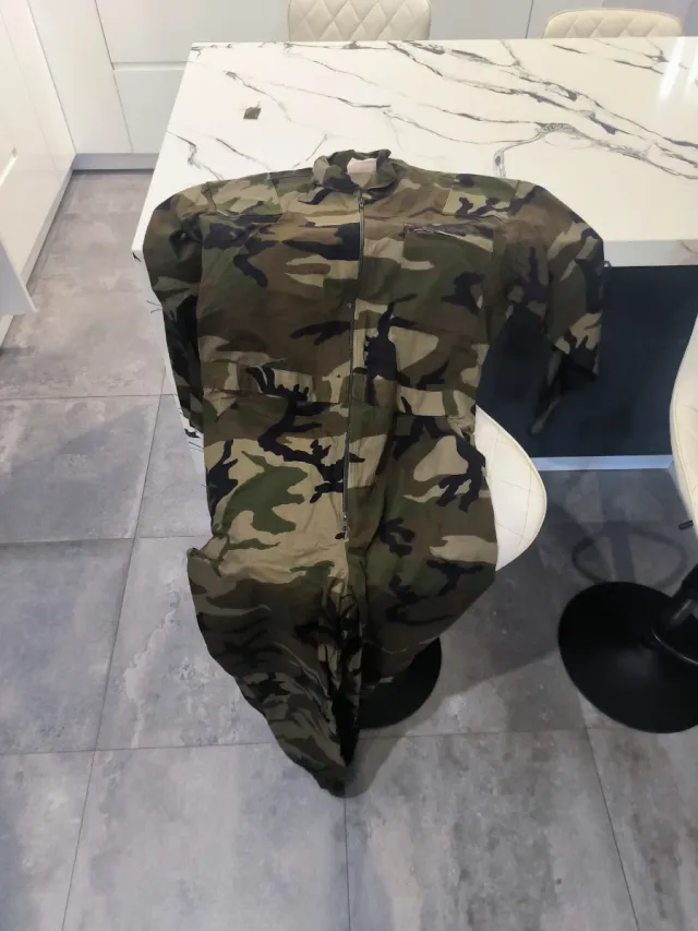 Mono camuflaje boscoso