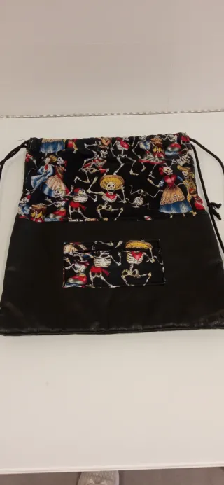 Mochila de piel y tela con bolsillo