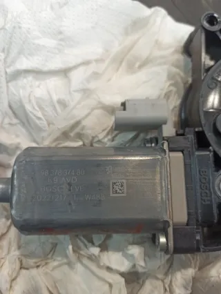 Motor elevalunas eléctrico Bosch Citroen berlingo.