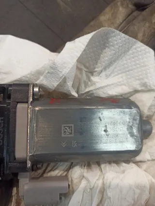 Motor elevalunas eléctrico Bosch Citroen berlingo.