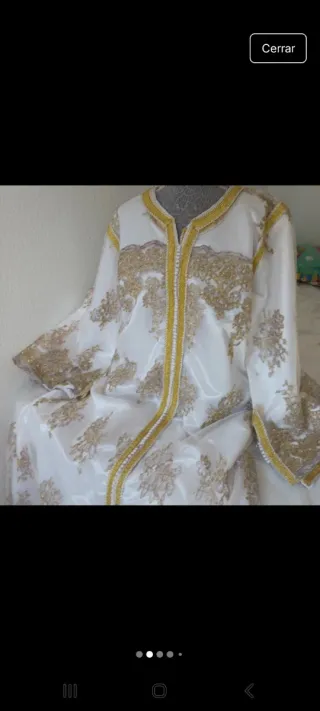 Takchita vintage blanca y dorada