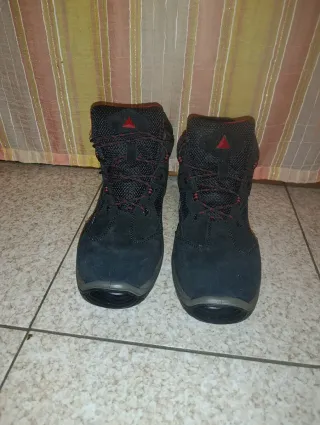 Scarpe antinfortunistiche nere e rosse