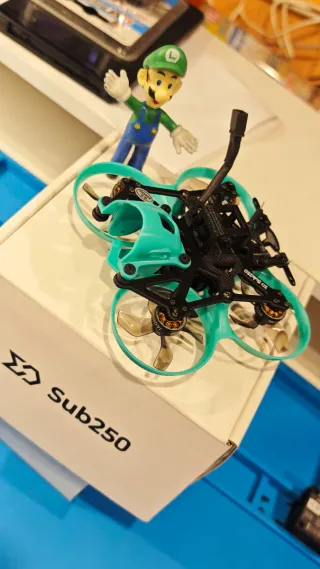 Drone SUB250 DollyFly 16