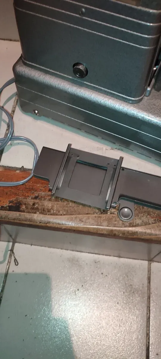 Antiguo proyector sfom 430  diapositivas con caja