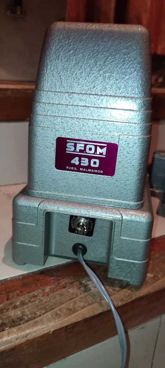 Antiguo proyector sfom 430  diapositivas con caja