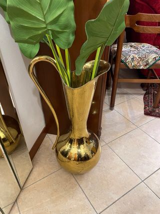 Vaso peltro dorato con manico