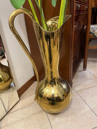 Vaso peltro dorato con manico