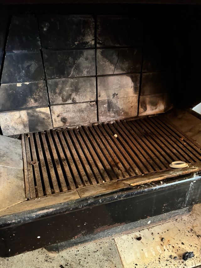 Chimenea de leña interior