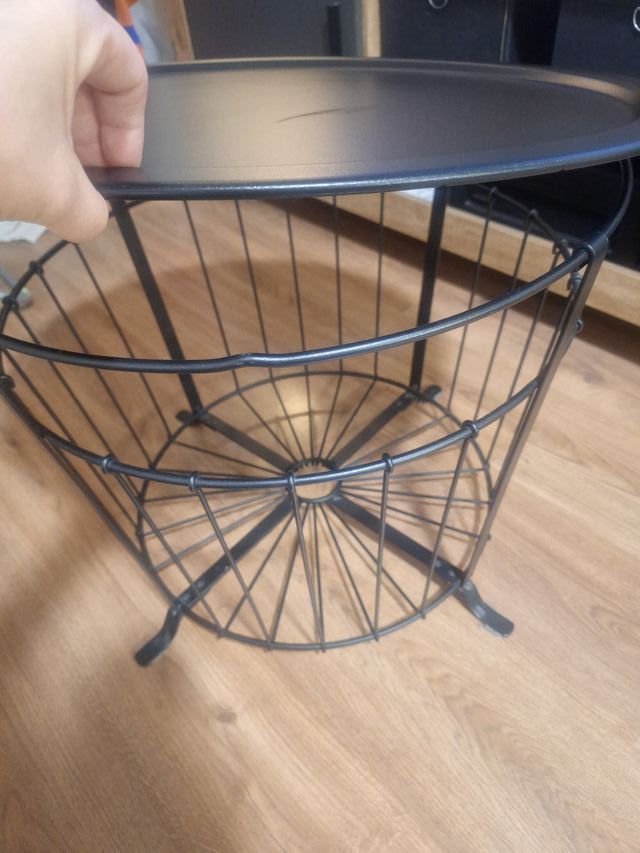 Mesa auxiliar metálica negra