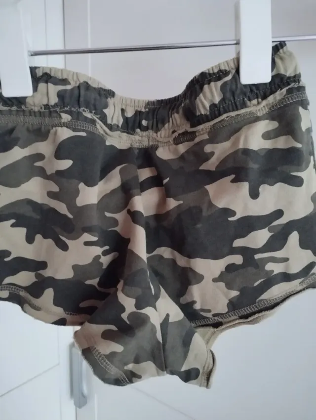 Shorts Bershka camuflaje