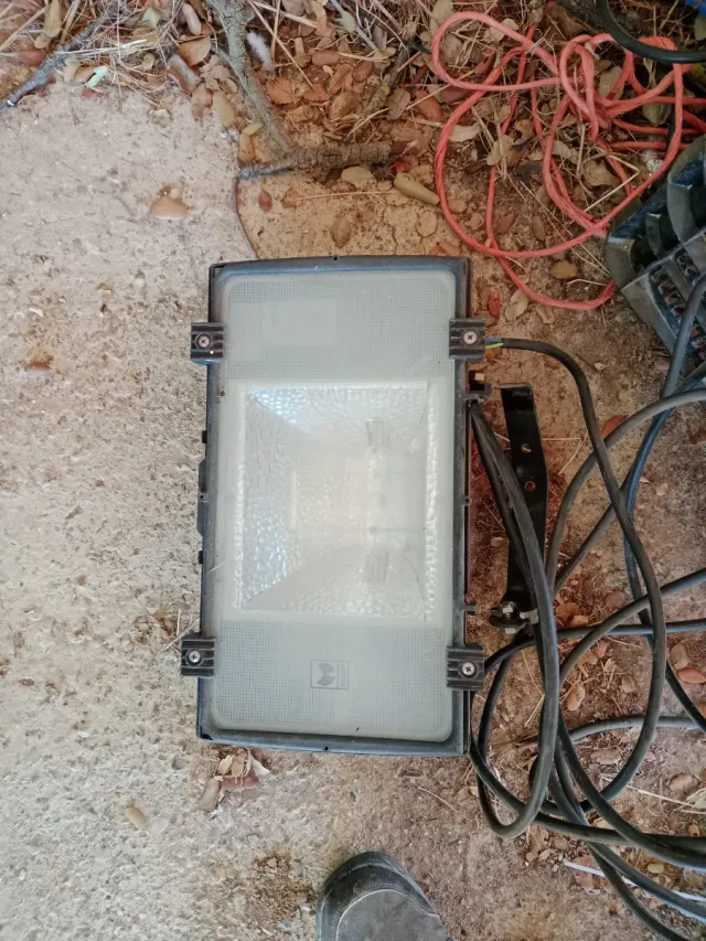 Focos de exterior metálicos