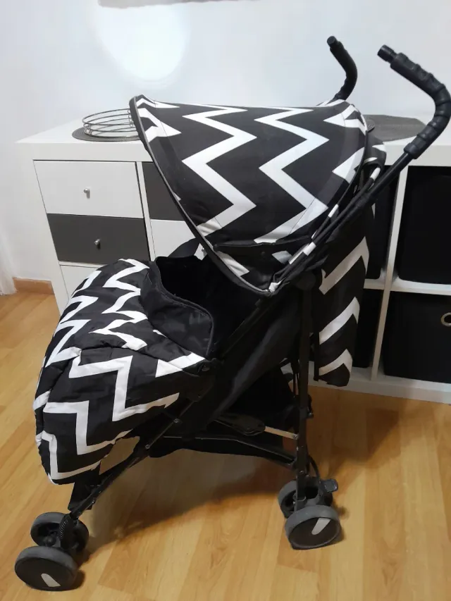 Carro de paseo con estampado zigzag