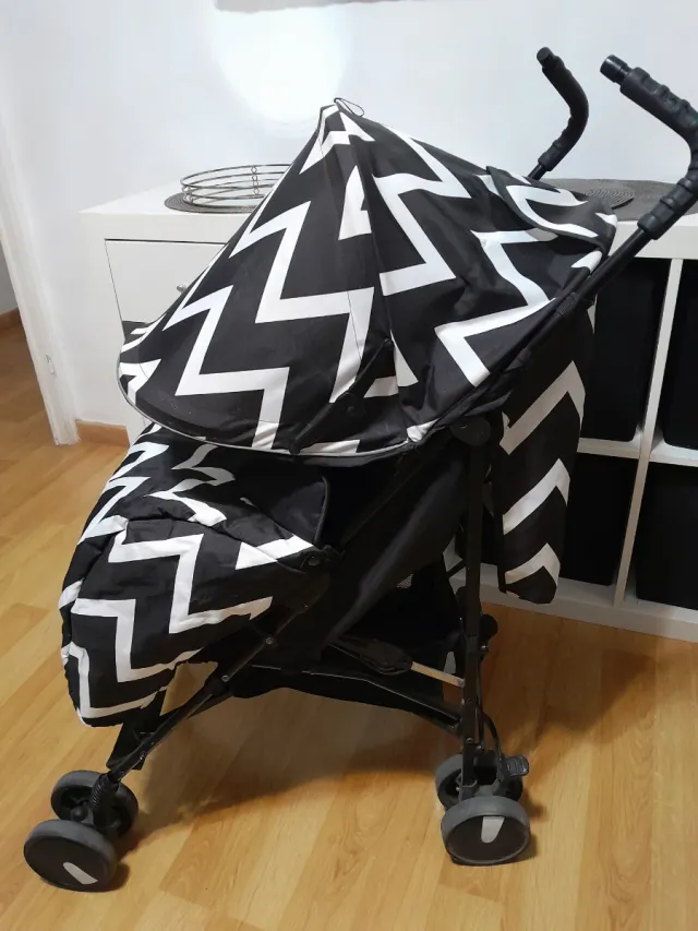 Carro de paseo con estampado zigzag
