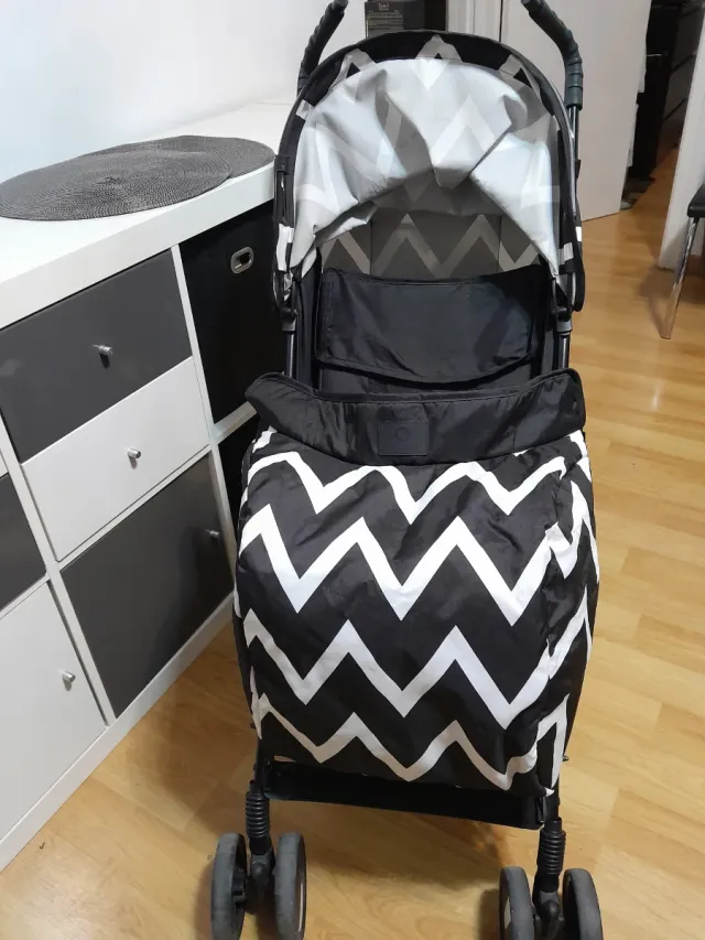 Carro de paseo con estampado zigzag