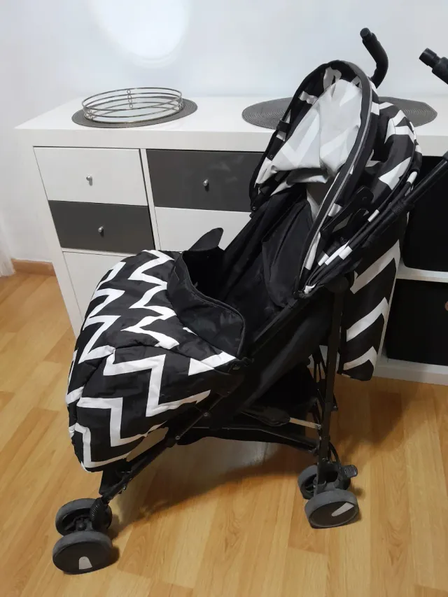 Carro de paseo con estampado zigzag