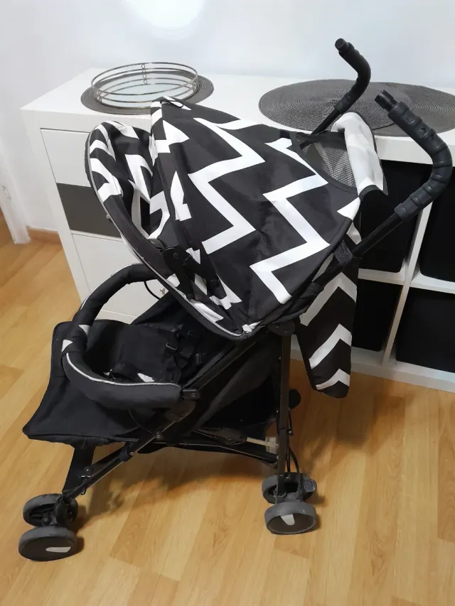 Carro de paseo con estampado zigzag