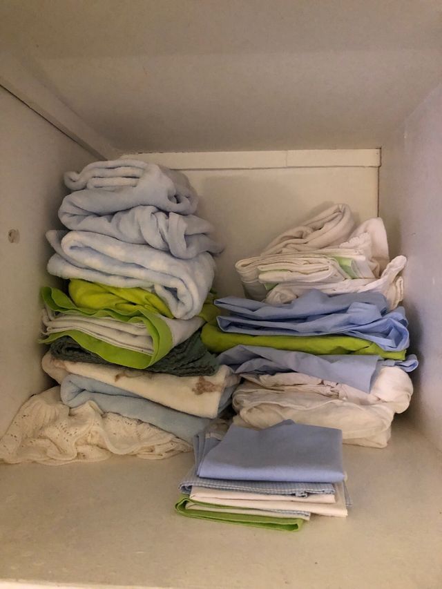 Cuna de madera con colchón