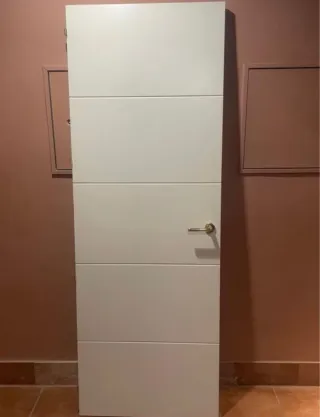 Puerta interior maciza blanca