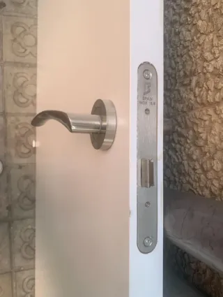 Puerta interior maciza blanca