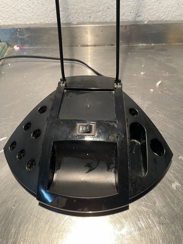 Lámpara de mesa negra moderna