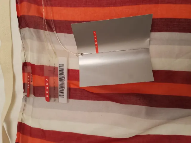 Pareo corto rayas. Prada