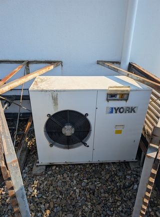 instalador para sustituir el depósito