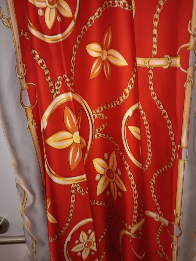 Pañuelo seda estampado cadenas y flores