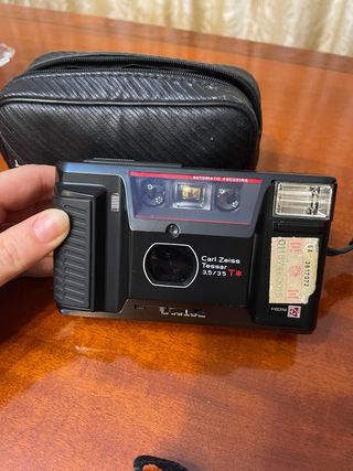 Macchina fotografica Kyocera Carl Zeiss Tessar