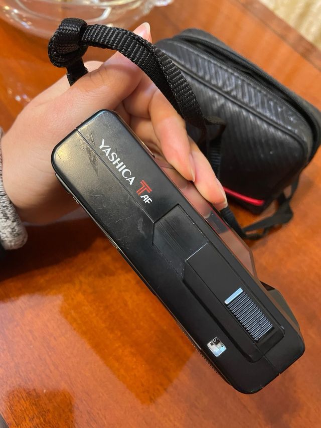 Macchina fotografica Kyocera Carl Zeiss Tessar