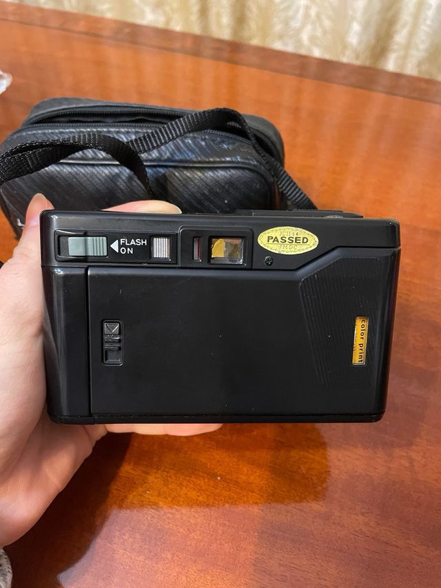 Macchina fotografica Kyocera Carl Zeiss Tessar