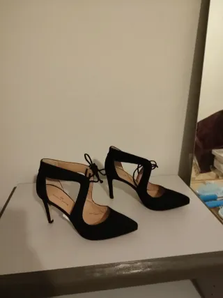 Sandalias de tacón negras para mujer
