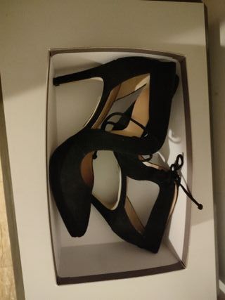 Sandalias de tacón negras para mujer