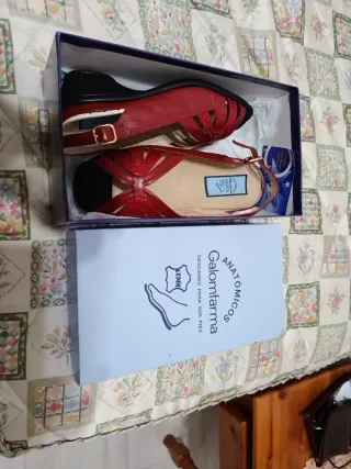 Zapatos anatómicos Galomfarma rojos y negros