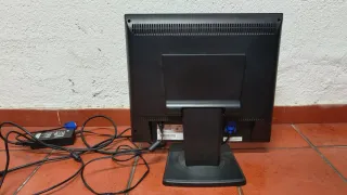 Ordenador Medion con pantalla, teclado y ratón