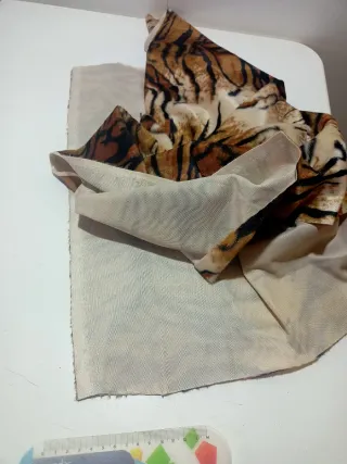 Piel sintética estampado tigre disfraz