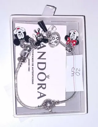 Pulsera Pandora con charms