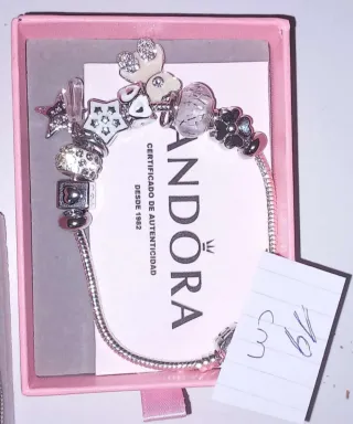 Pulsera Pandora con charms