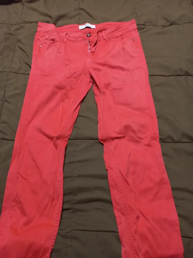 Pantalón vaquero rojo