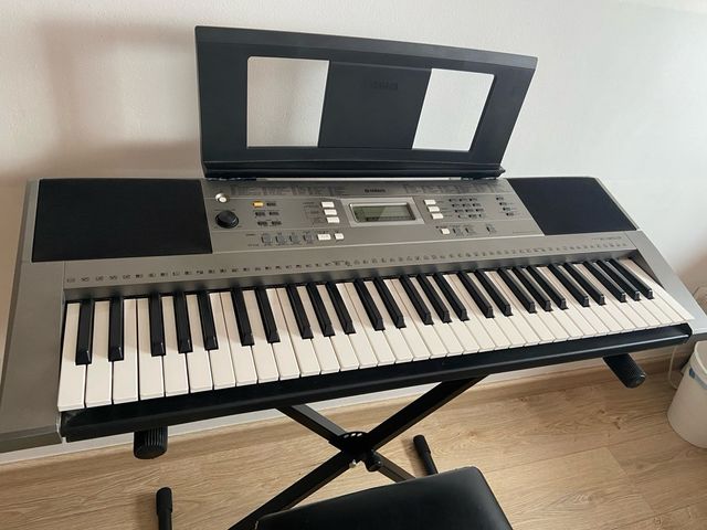 Teclado Yamaha PSR E353 + Accesorios