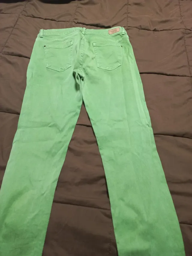Pantalón vaquero verde