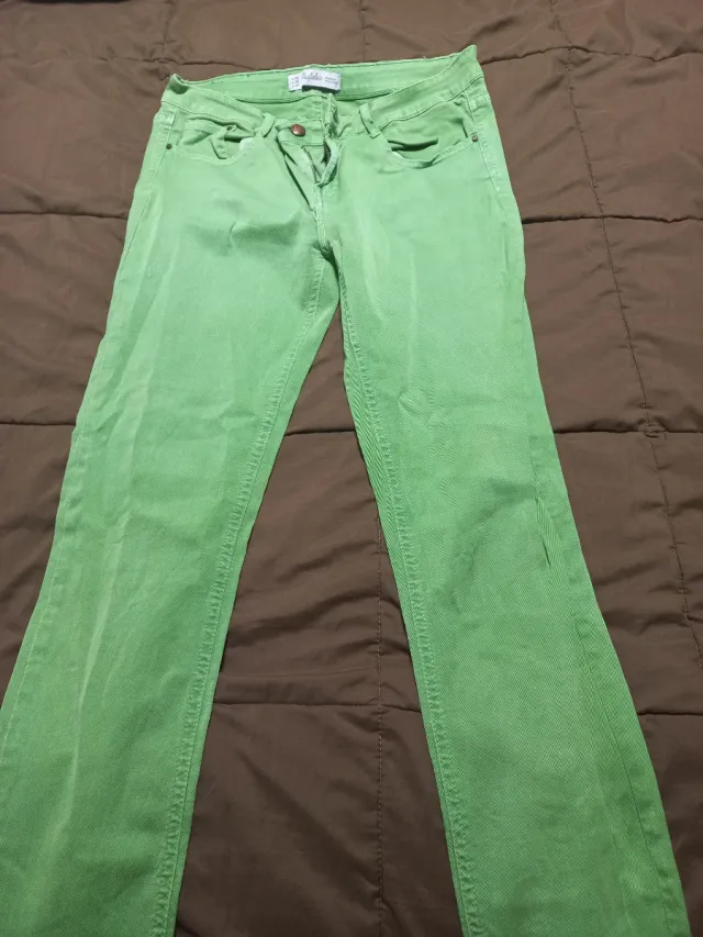 Pantalón vaquero verde