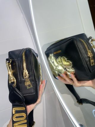 Bolso Moschino Negro y Dorado Corazones