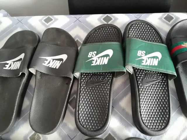 Lote de chanclas negras