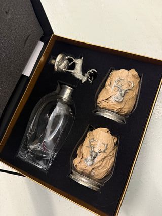 Garrafa e Copos de Whisky Milburga