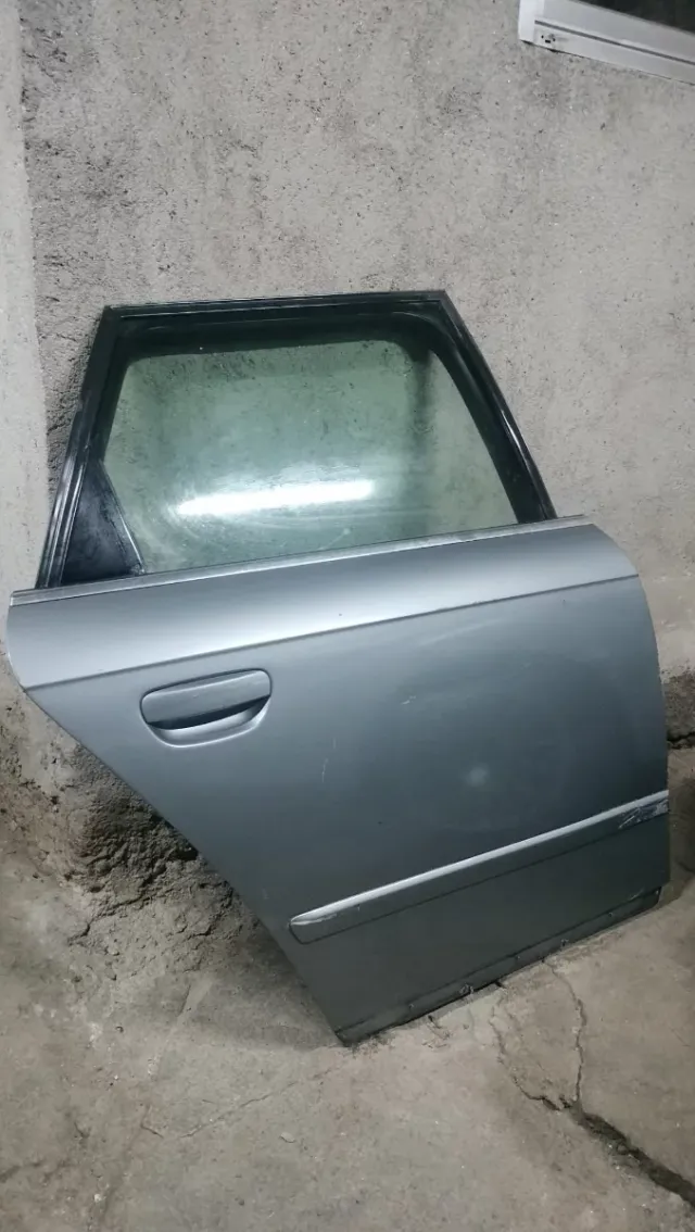 Puerta tra/derecha Audi A4 2001-2008