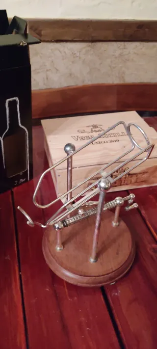 Decanter per vino antico in legno