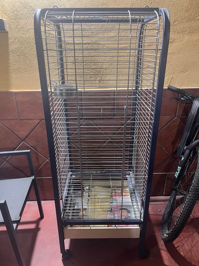 Jaula grande con ruedas