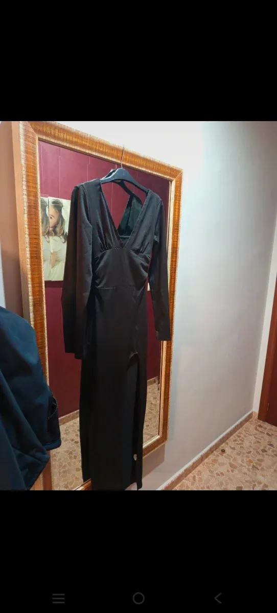 Vestido negro largo con abertura