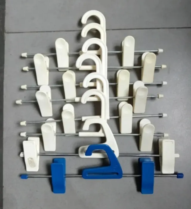 Perchas plástico 31