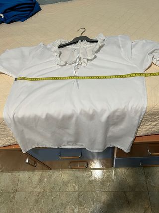 Camisa huertana blanca encaje
